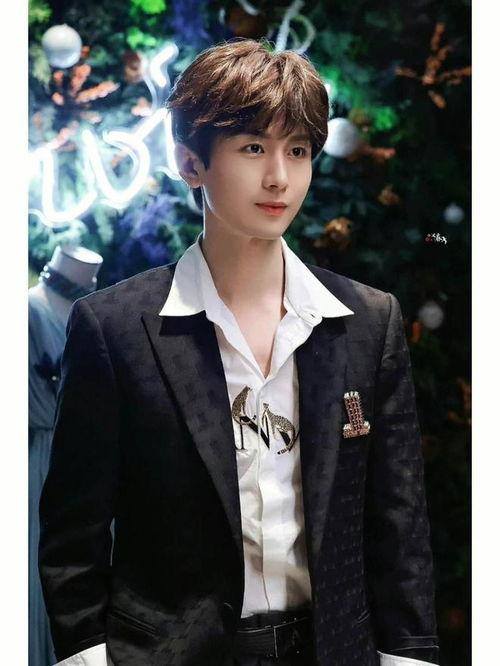 成毅吃瓜照片,意外曝光娱乐圈幕后真相