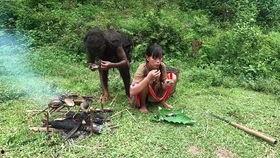 户外吃瓜配音,夏日炎炎话清凉